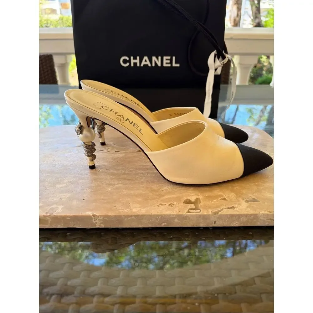 Chanel 2016 Cream Serpent Pearl Mules Sz.38.5 - Picture 5 of 12